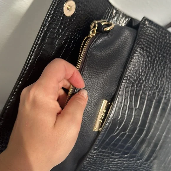 Bcbg large clutch - Picture 3 of 4